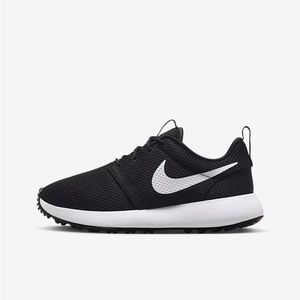Nwt Nike roshe size 5y youth size.